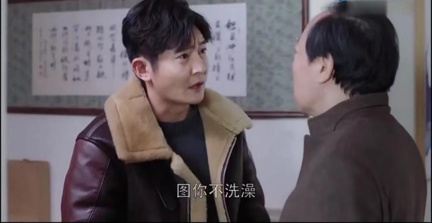 特朗普家族如何利用TRUMP代币操控加密市场并引发政治争议?